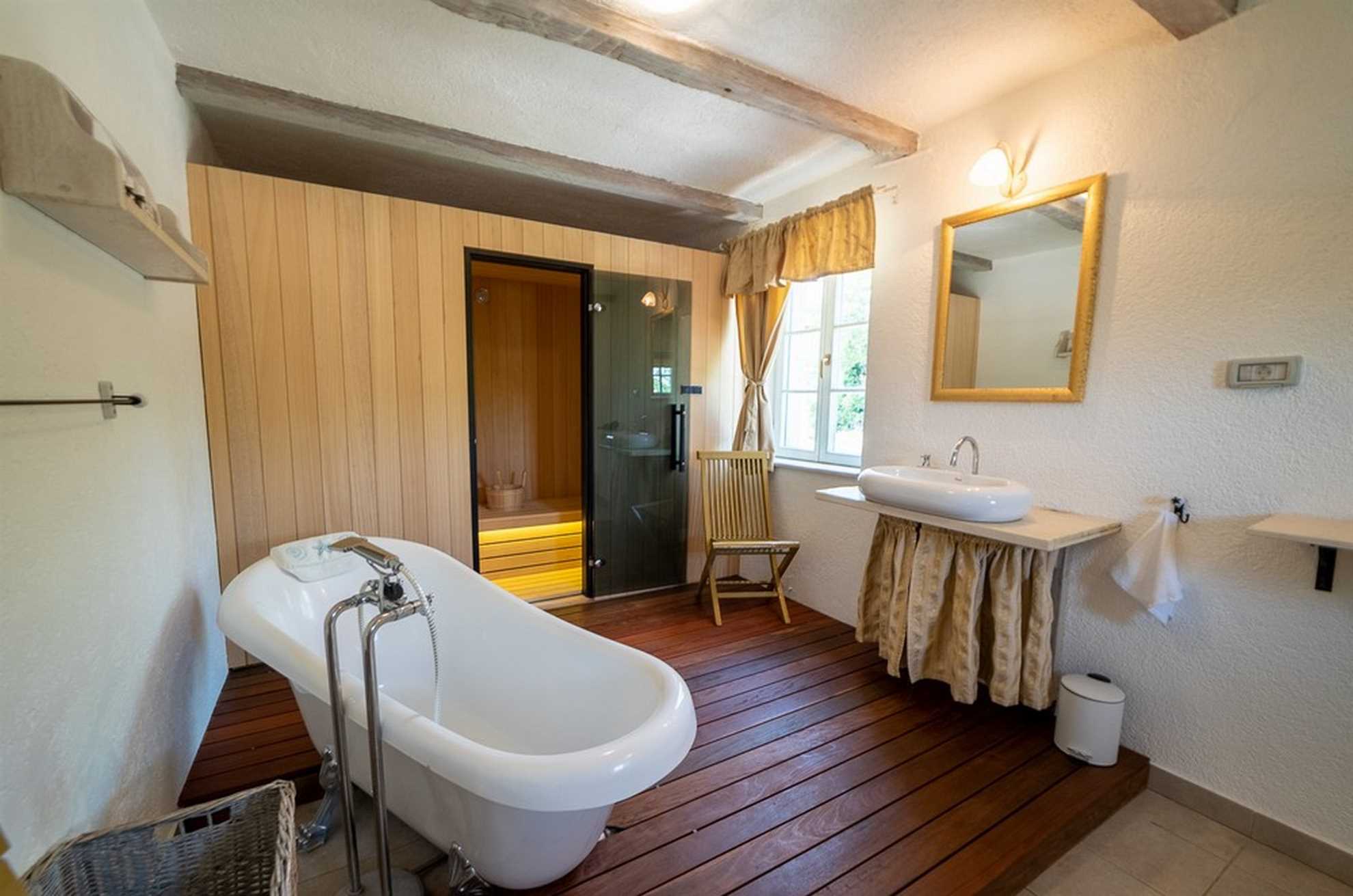 Villa Julijud z Zasebnim Bazenom in Stekleno Kupolo – Istrski Dragulj za Popolno Sprostitev