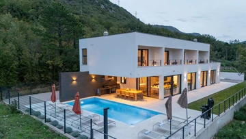 Heated Pool Villa in Bakarac for Up to 12 Guests