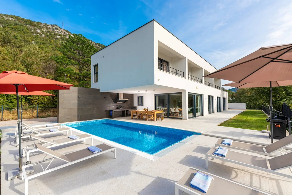 Heated Pool Villa in Bakarac for Up to 12 Guests