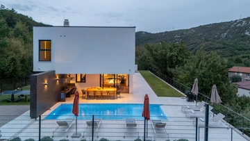 Heated Pool Villa in Bakarac for Up to 12 Guests