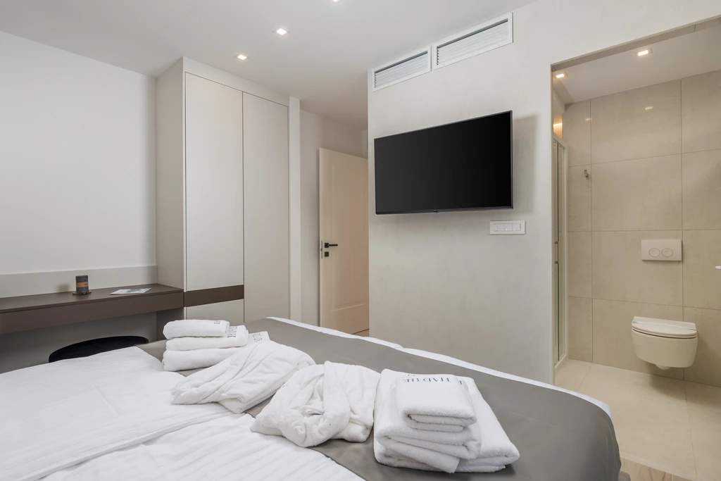 Krk 3-Bedroom Apartment with Beach Access