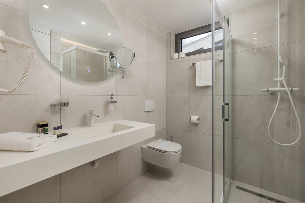 Krk 3-Bedroom Apartment with Beach Access