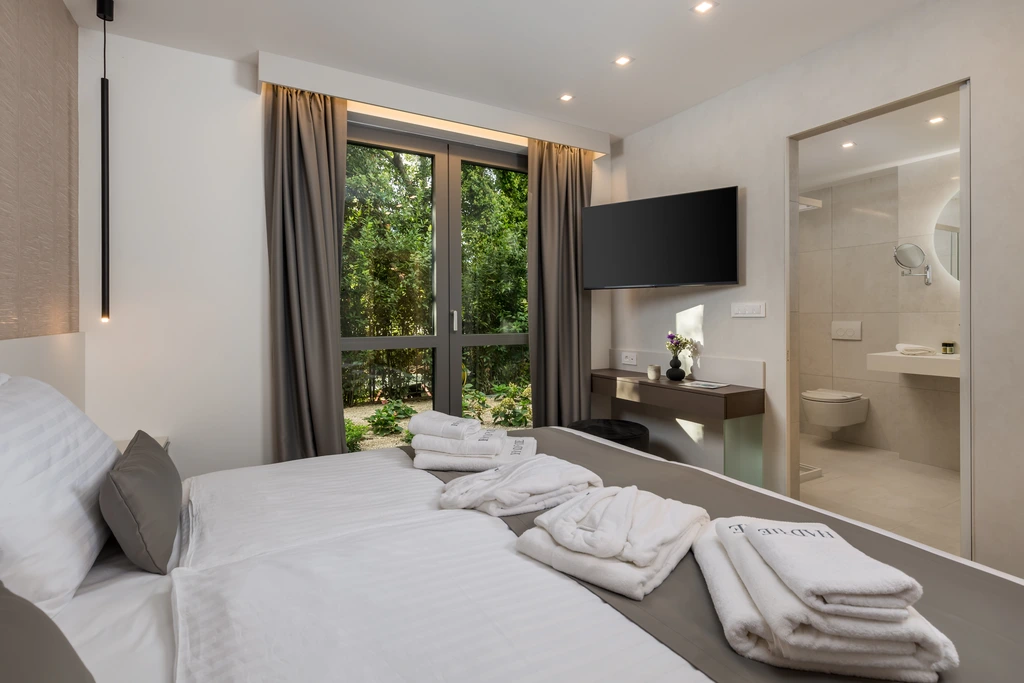 Krk 3-Bedroom Apartment with Beach Access