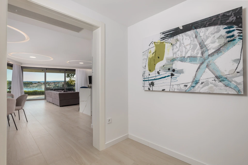 Krk 3-Bedroom Apartment with Beach Access