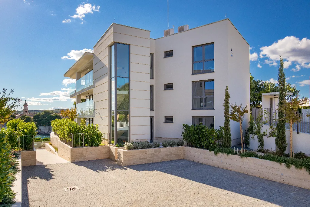 Krk 3-Bedroom Apartment with Beach Access