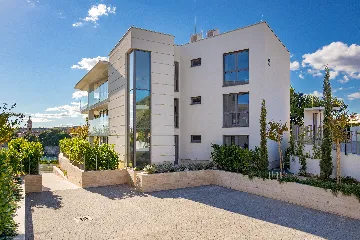 Krk 3-Bedroom Apartment with Beach Access