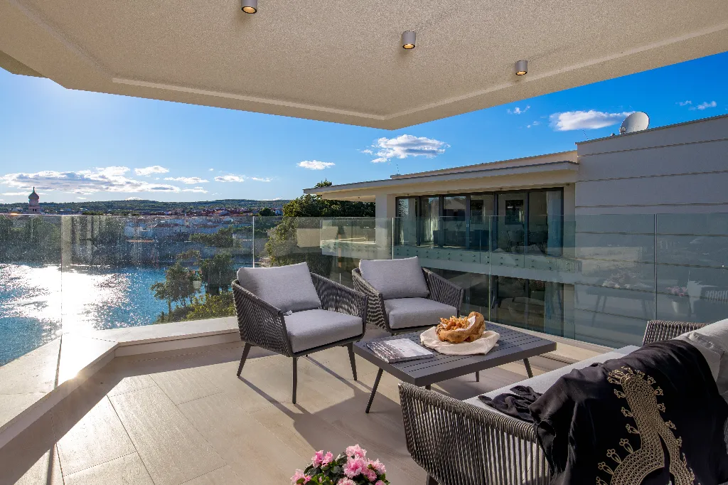 Krk 3-Bedroom Apartment with Beach Access