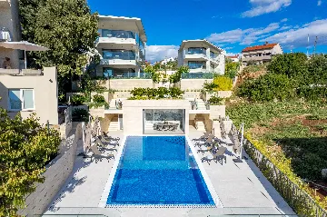 Krk 3-Bedroom Apartment with Beach Access