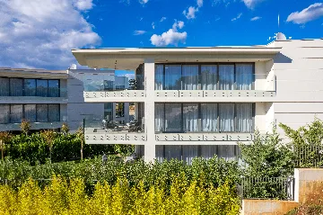 Krk 3-Bedroom Apartment with Beach Access