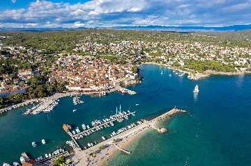 Krk 3-Bedroom Apartment with Beach Access