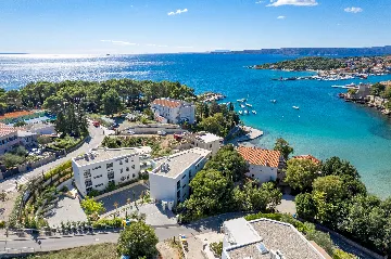 Krk 3-Bedroom Apartment with Beach Access