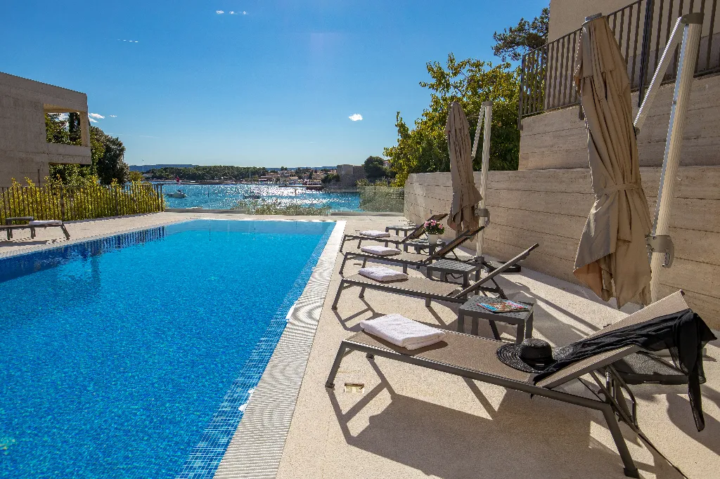 Krk 3-Bedroom Apartment with Beach Access