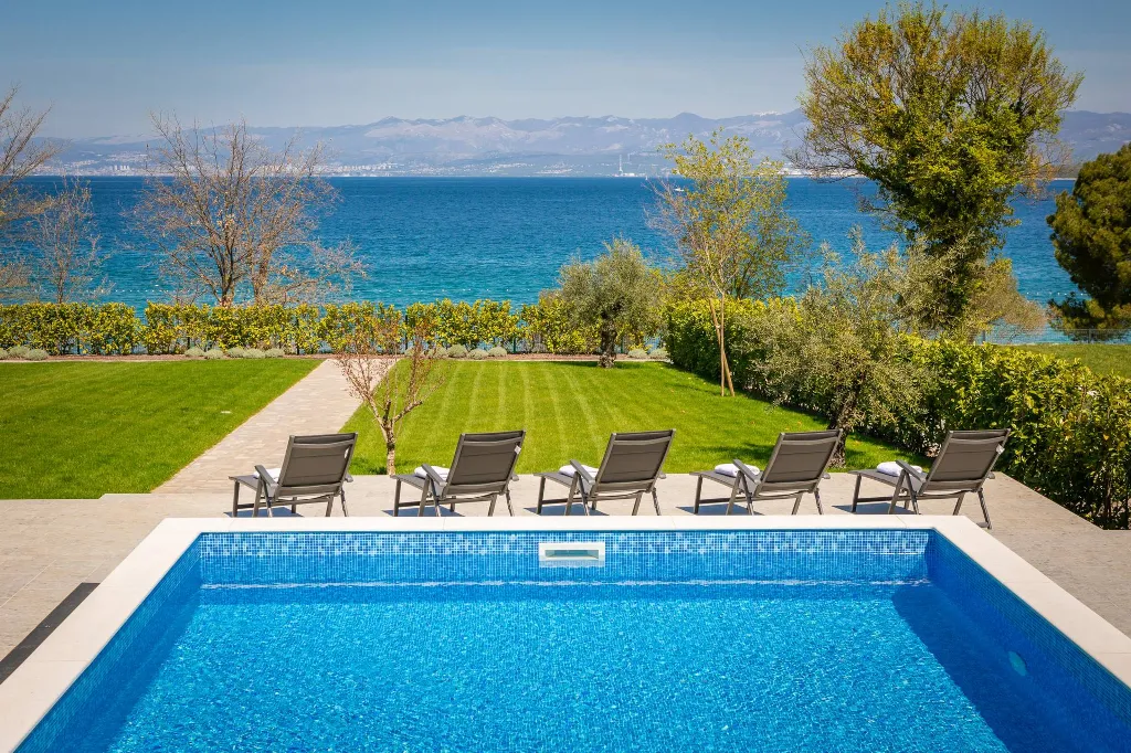 Malinska (Krk) Villa for 12 Guests with Private Pool