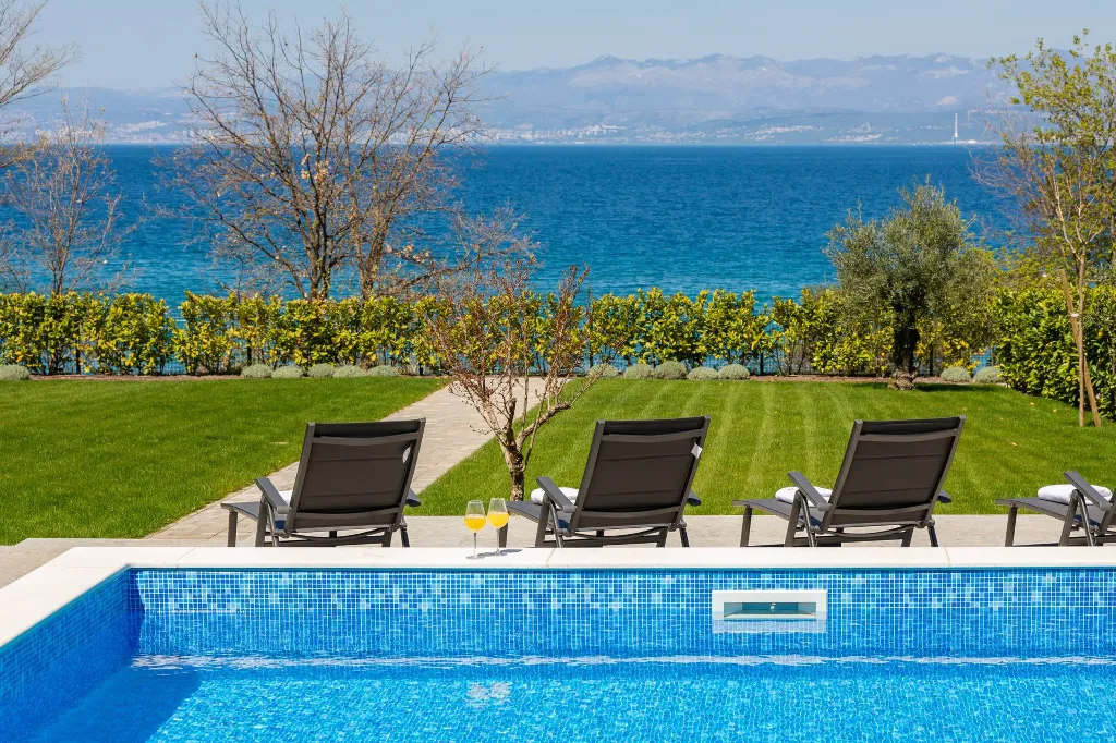 Malinska (Krk) Villa for 12 Guests with Private Pool
