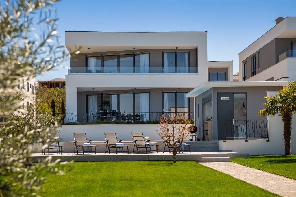 Malinska (Krk) Villa for 12 Guests with Private Pool
