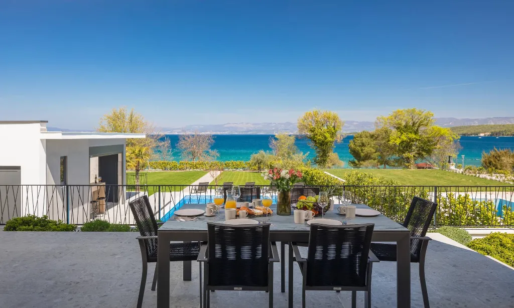 Malinska (Krk) Villa for 12 Guests with Private Pool