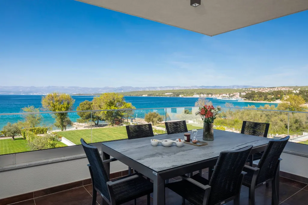 Malinska (Krk) Villa for 12 Guests with Private Pool