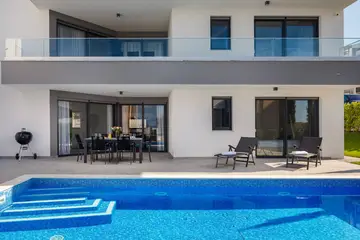 Malinska (Krk) 2-Bedroom Apartment with Private Pool