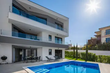 Malinska (Krk) 2-Bedroom Apartment with Private Pool