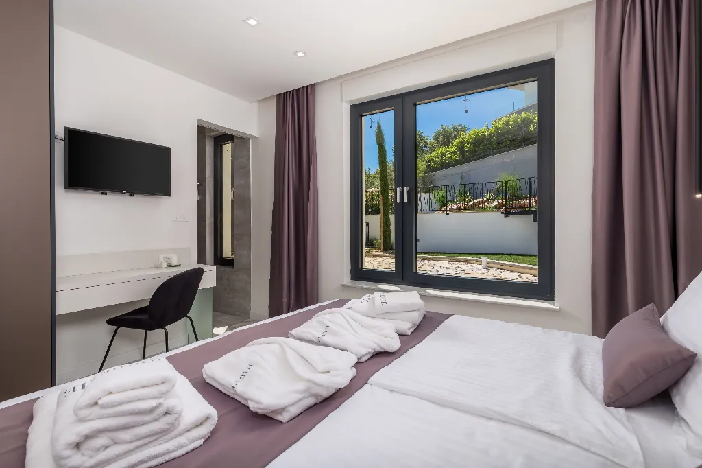 Malinska (Krk) 2-Bedroom Apartment with Private Pool
