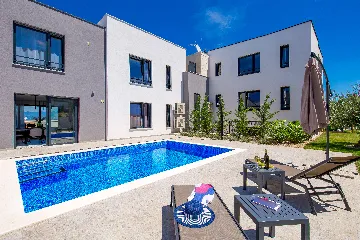 Malinska (Krk) 2-Bedroom Apartment with Private Pool