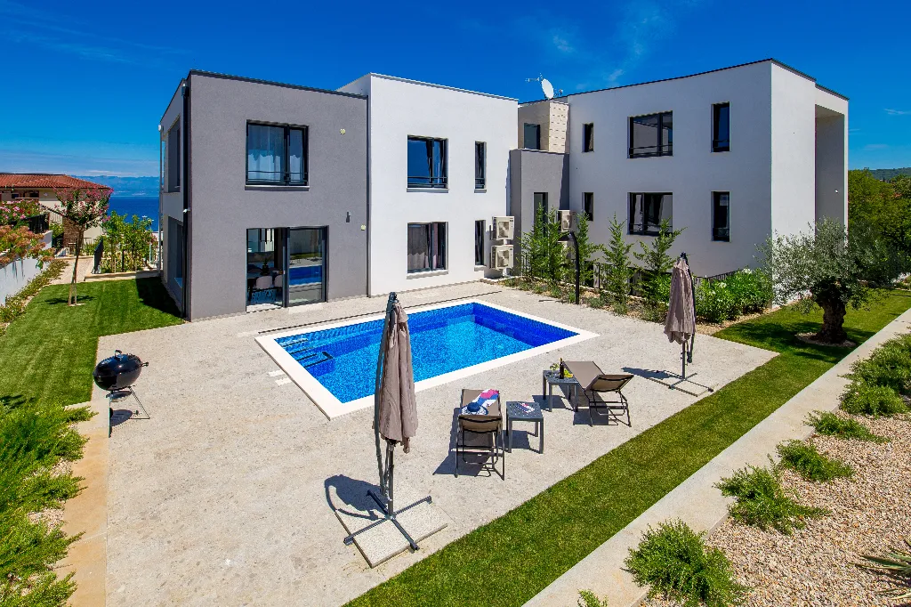 Malinska (Krk) 2-Bedroom Apartment with Private Pool