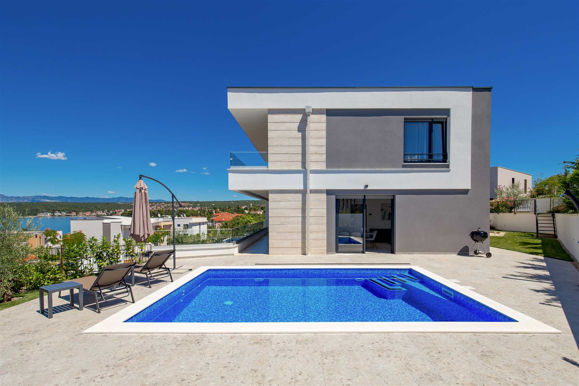 Villa Rova – Luxury  Apartment with private pool and sea view