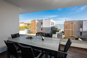 Apartment with Sea View & Balcony in Malinska (Krk)