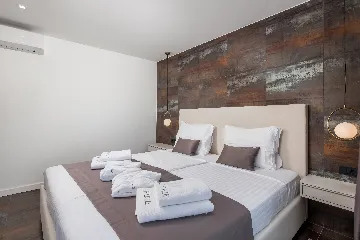 Apartment with Sea View & Balcony in Malinska (Krk)