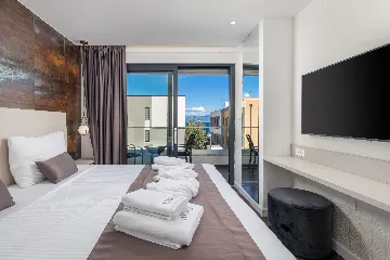 Apartment with Sea View & Balcony in Malinska (Krk)