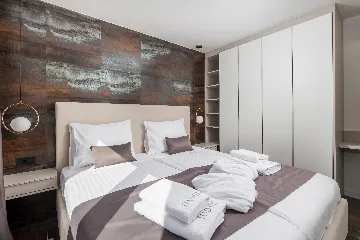 Apartment with Sea View & Balcony in Malinska (Krk)