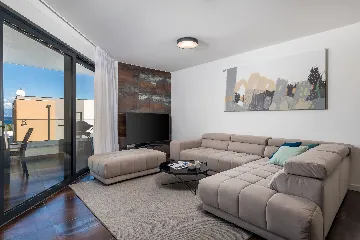 Apartment with Sea View & Balcony in Malinska (Krk)