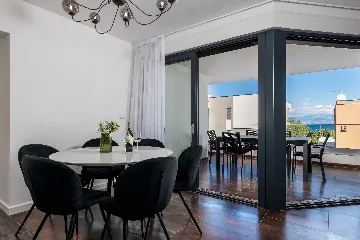 Apartment with Sea View & Balcony in Malinska (Krk)