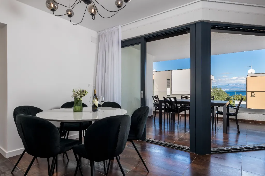 Apartment with Sea View & Balcony in Malinska (Krk)