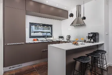 Apartment with Sea View & Balcony in Malinska (Krk)