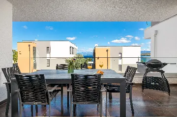 Apartment with Sea View & Balcony in Malinska (Krk)