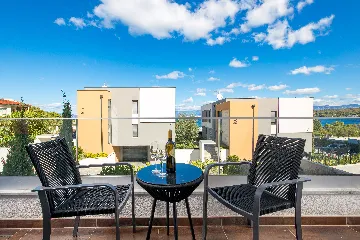 Apartment with Sea View & Balcony in Malinska (Krk)