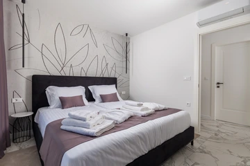 2-Bedroom Apartment with Sea-View Balcony in Malinska