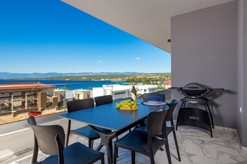 2-Bedroom Apartment with Sea-View Balcony in Malinska