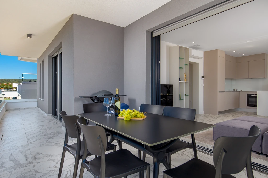 2-Bedroom Apartment with Sea-View Balcony in Malinska