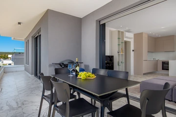 2-Bedroom Apartment with Sea-View Balcony in Malinska