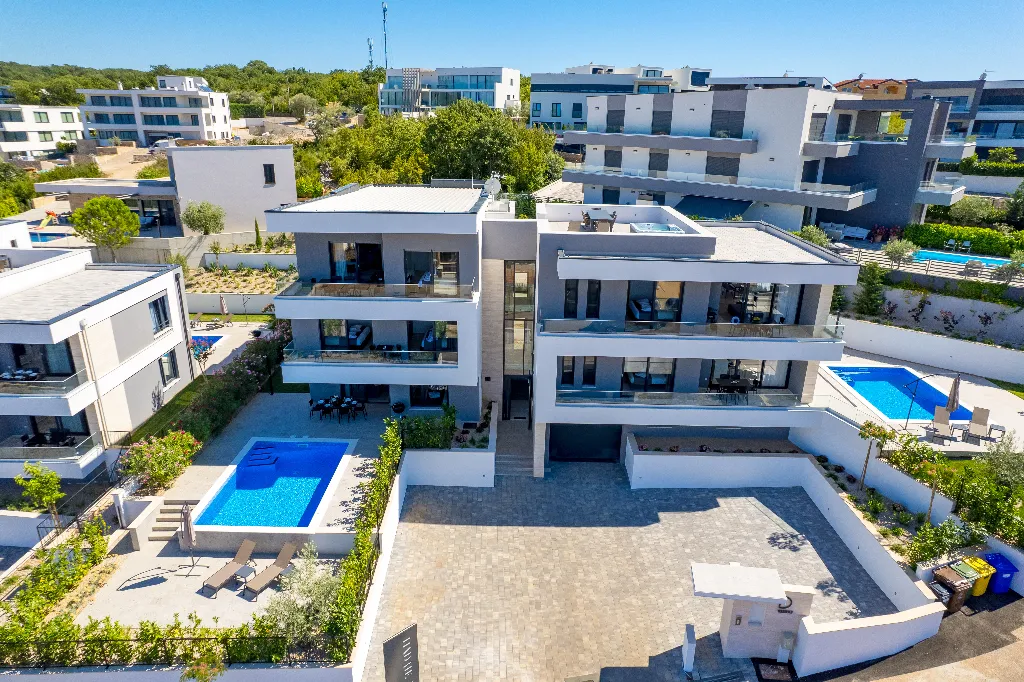 2-Bedroom Apartment with Sea-View Balcony in Malinska