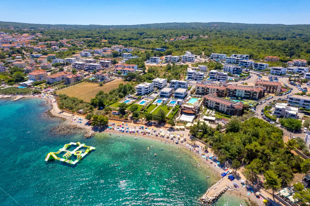 2-Bedroom Apartment with Sea-View Balcony in Malinska