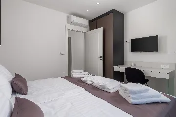 2-Bedroom Apartment with Sea-View Balcony in Malinska