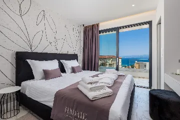 2-Bedroom Apartment with Sea-View Balcony in Malinska