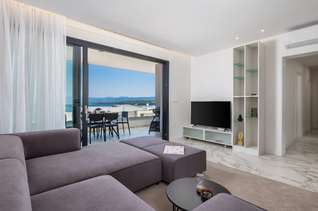 2-Bedroom Apartment with Sea-View Balcony in Malinska