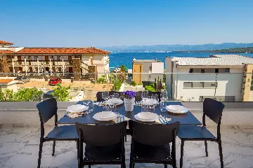 2-Bedroom Apartment with Sea-View Balcony in Malinska