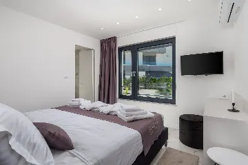 Penthouse Apartment with Sea-View Whirlpool in Malinska