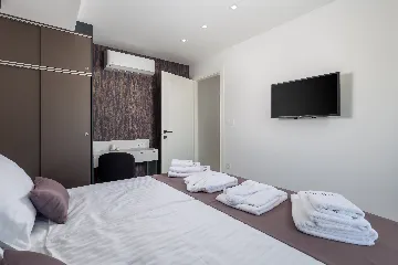 Penthouse Apartment with Sea-View Whirlpool in Malinska