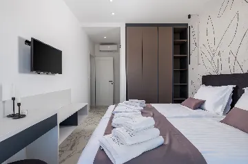 Penthouse Apartment with Sea-View Whirlpool in Malinska